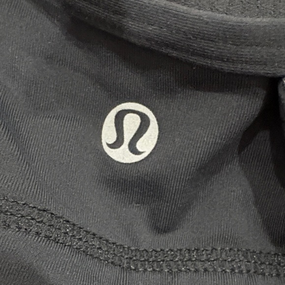 Lululemon Black and grey Women's tank Top with built in bra size 8 - Picture 4 of 8